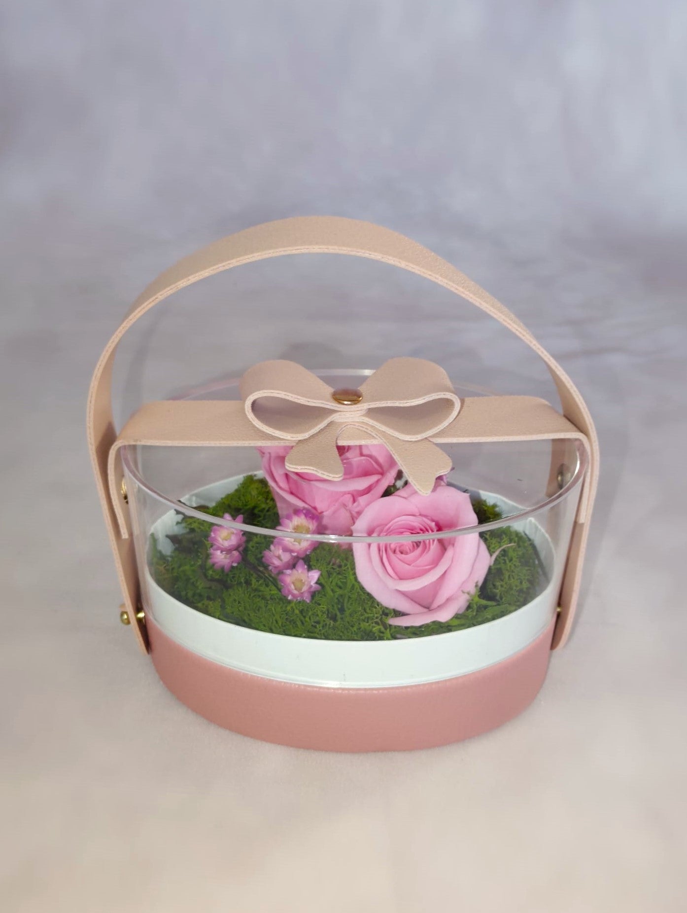 Cajita de metacrilato y piel