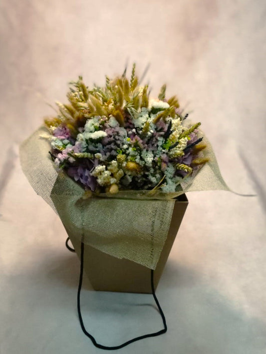 Composición Floral : suspiro de Campo